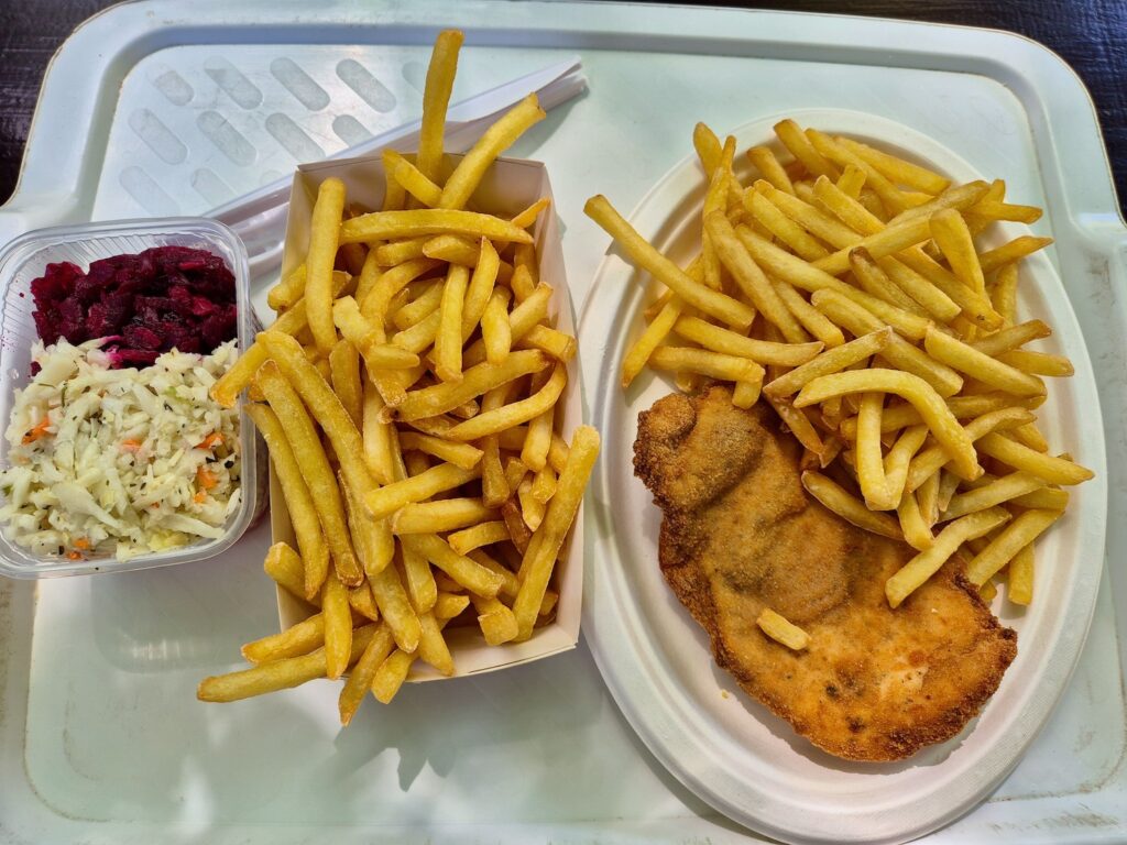 Chicken, chips and side salad