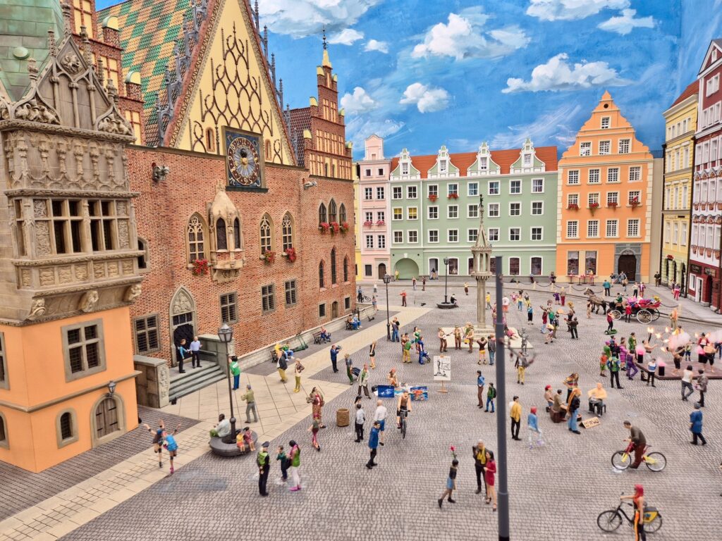 Kolejkowo's version of Wrocław market square