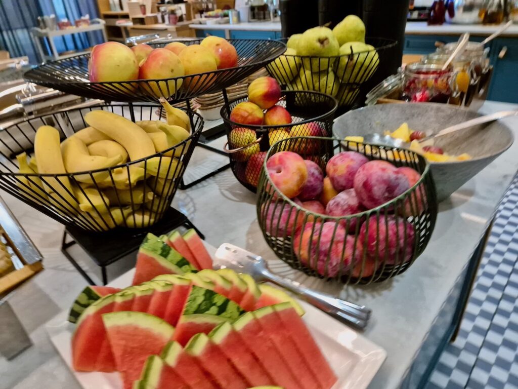 Mercure Wrocław Centrum breakfast fruit selection