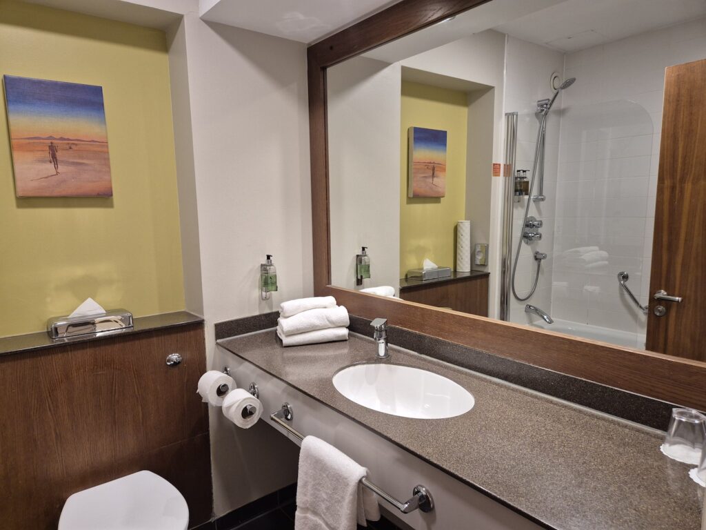 Chessington Safari Hotel bathroom